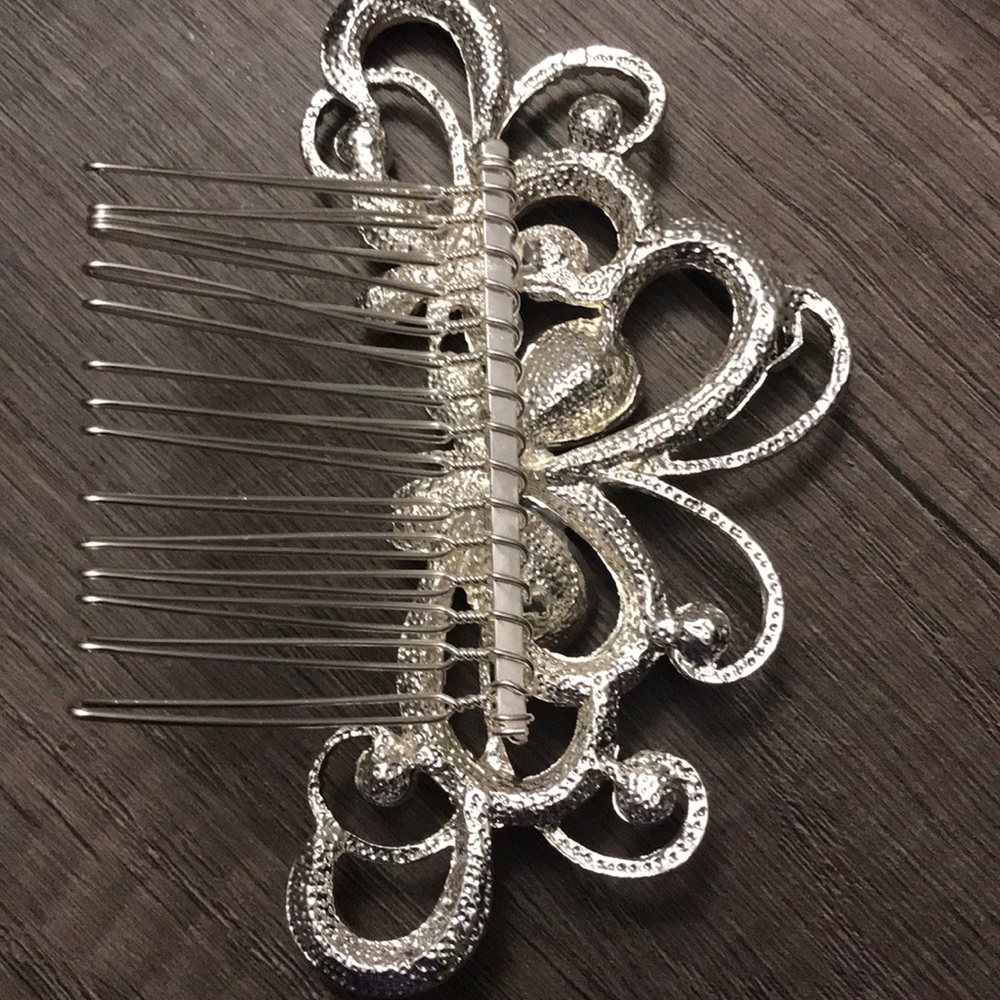 Beautiful Rhinestone Head Comb - Picture 2 of 3